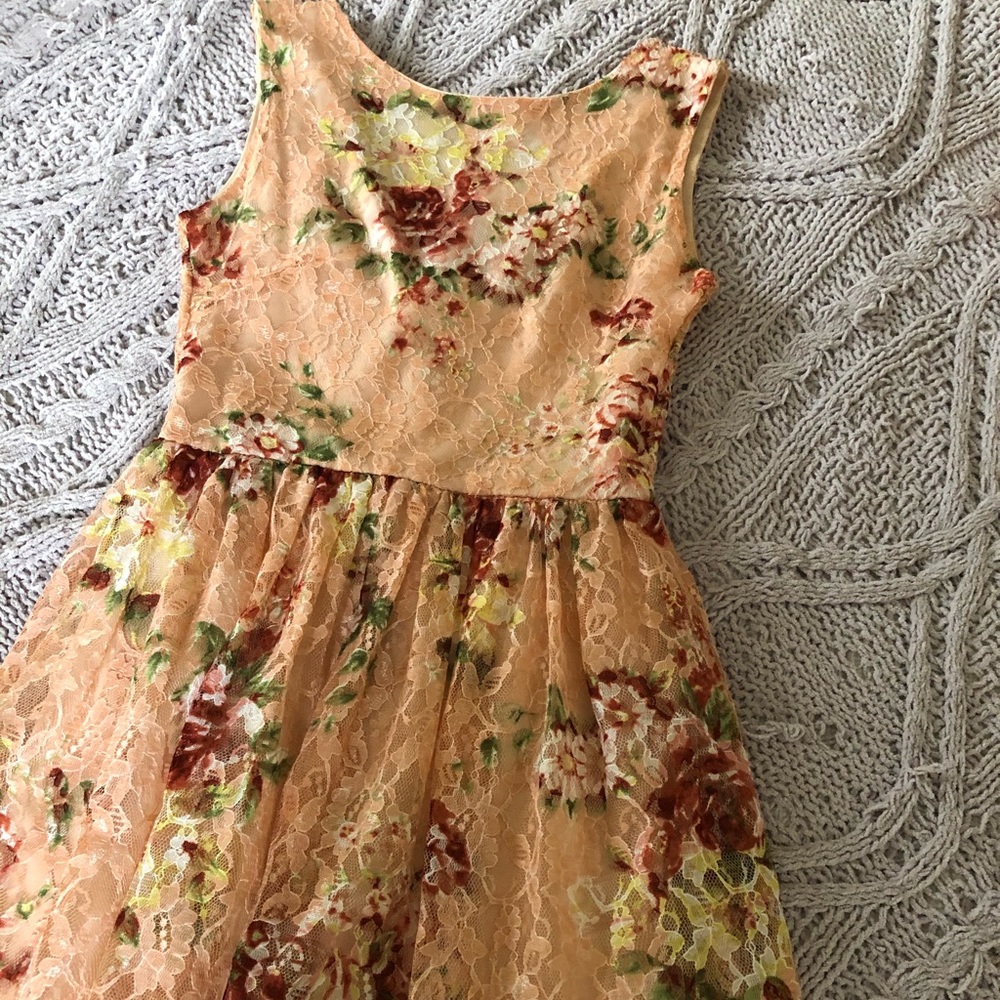 Pretty lace printed dress 🧡💛💚